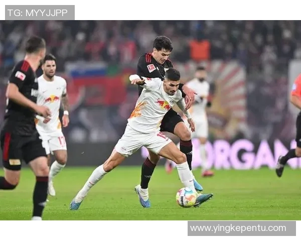 德甲焦点战巴黎圣日耳曼与莱比锡激战成和补时进球引发全场狂欢