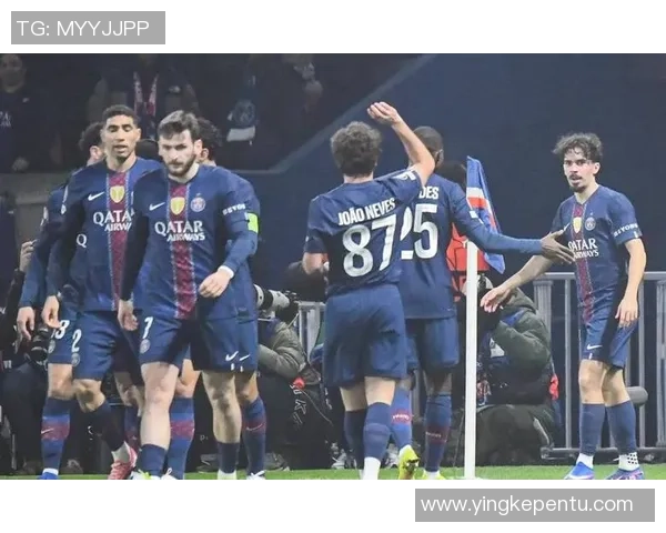 欧联杯激战莱比锡与巴黎圣日耳曼战成平局乌龙球成比赛转折点